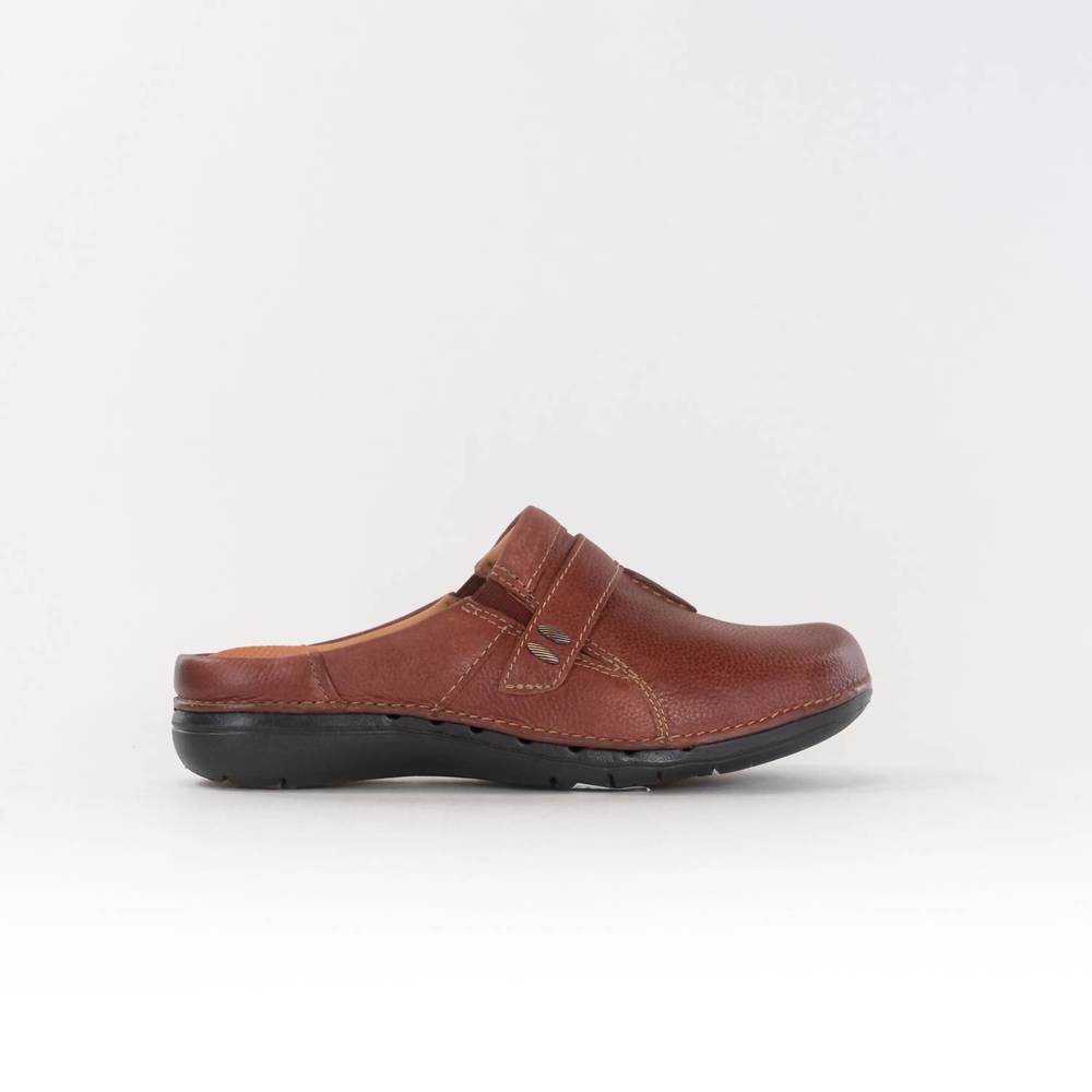 NEW CLARKS women's un loop ease slip on shoes in chestnut leather